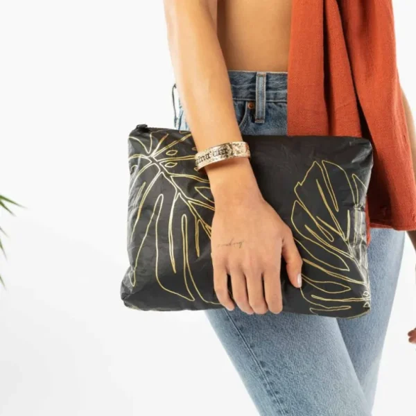 Aloha Women's Mid Lānai Pouch In Gold On Black<Women Toiletry Bags | Cosmetic Bags