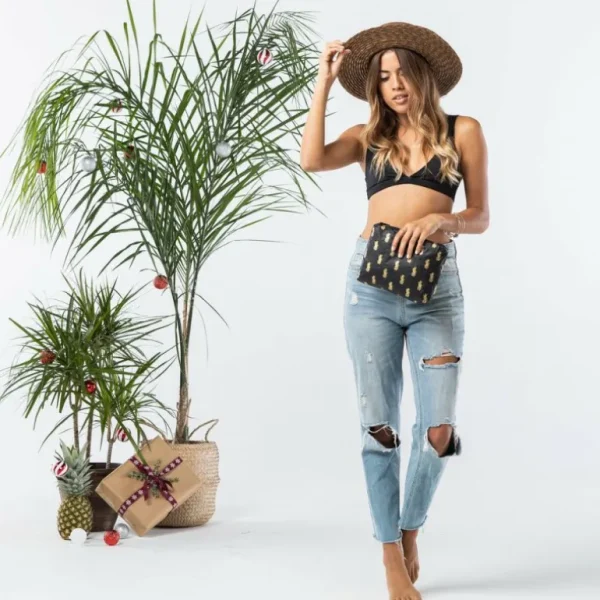 Aloha Women's Small Pineapple Royale Pouch In Gold On Black<Women Toiletry Bags | Cosmetic Bags